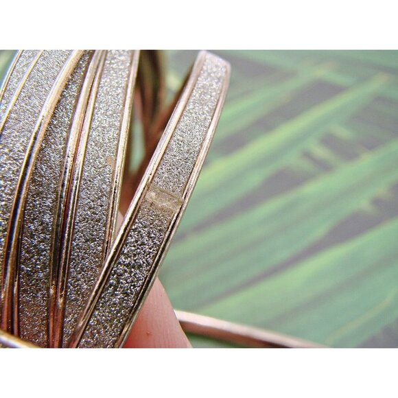 Steve Madden Glitter Design Six Interlocking Bangle Bracelets Gold-Tone 1 Piece - Picture 5 of 11